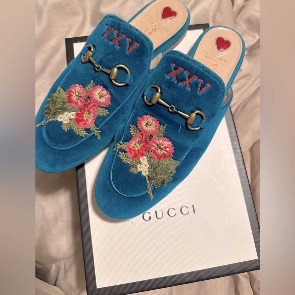 Gucci Mule with embroidered design. Perfect at the office or happy hour.